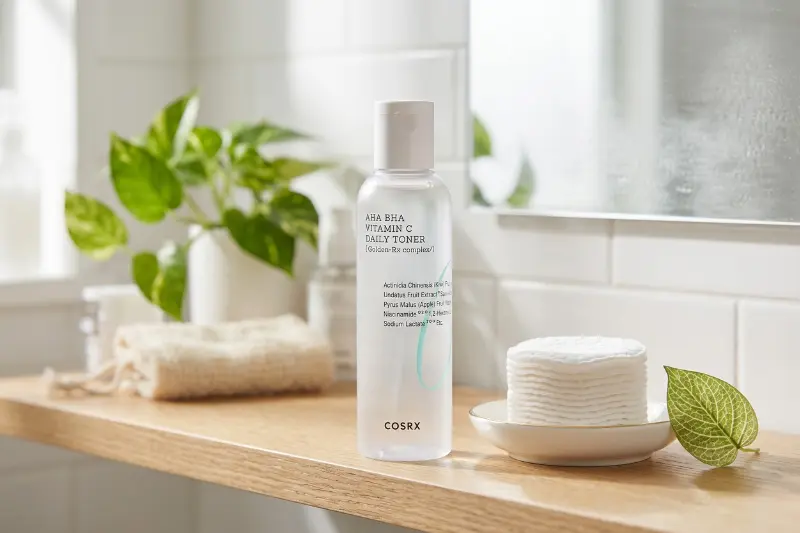 COSRX Refresh AHA/BHA Vitamin C Daily Toner odos paruošimui ir tekstūros lyginimui