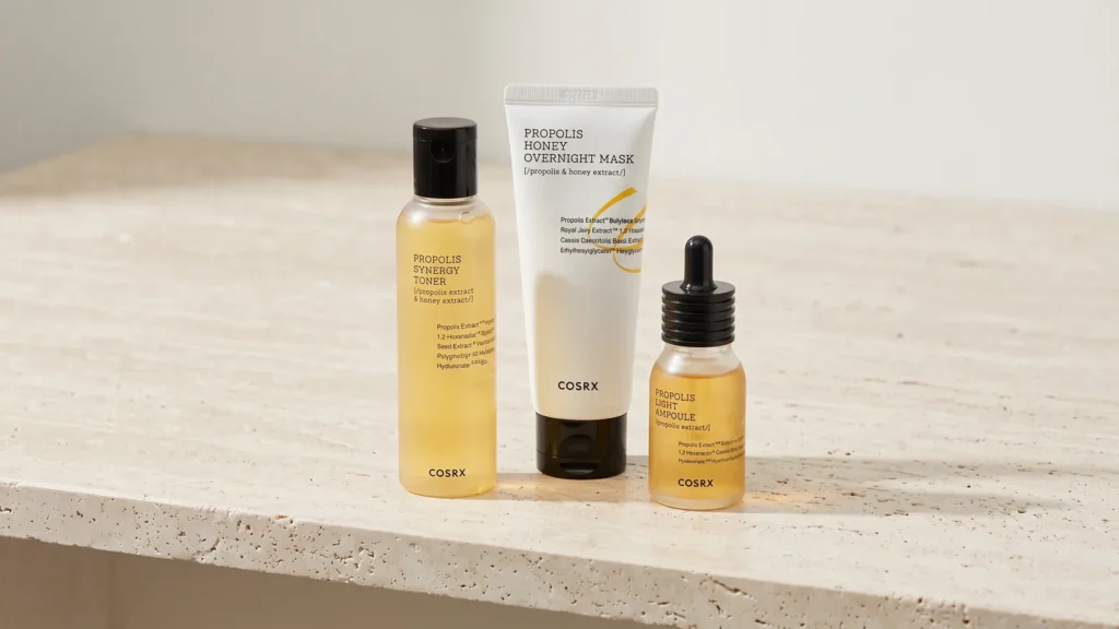 COSRX Propolis Honey Overnight Mask naktinė veido kaukė, COSRX Full Fit Propolis Synergy Toner veido toneris su propoliu ir COSRX Propolis Light Ampoule veido ampulė su propoliu – Propolis veidui (korėjietiška kosmetika)