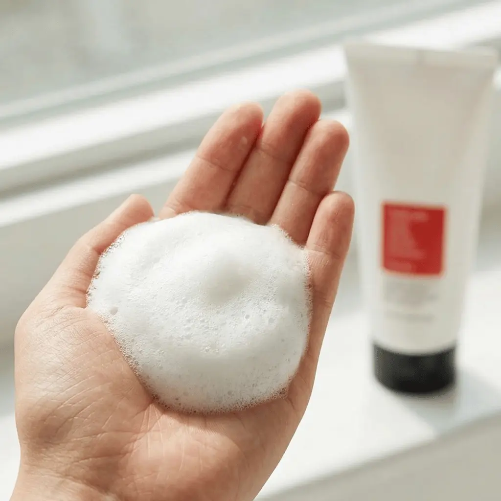 Švelnios putos su salicilo rūgštimi kasdieniam riebios ir problemiškos odos valymui